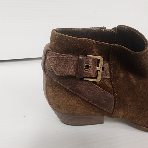 Aquatalia Women's Brown Suede Ankle Boot With Side Buckle Size 6.5 - Picture 10 of 12